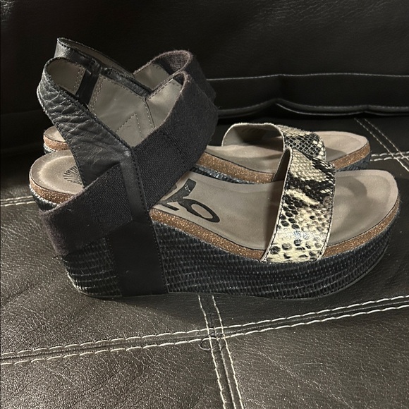 OTBT Bushnell Black and Snake Print Wedges 10M - Picture 1 of 6